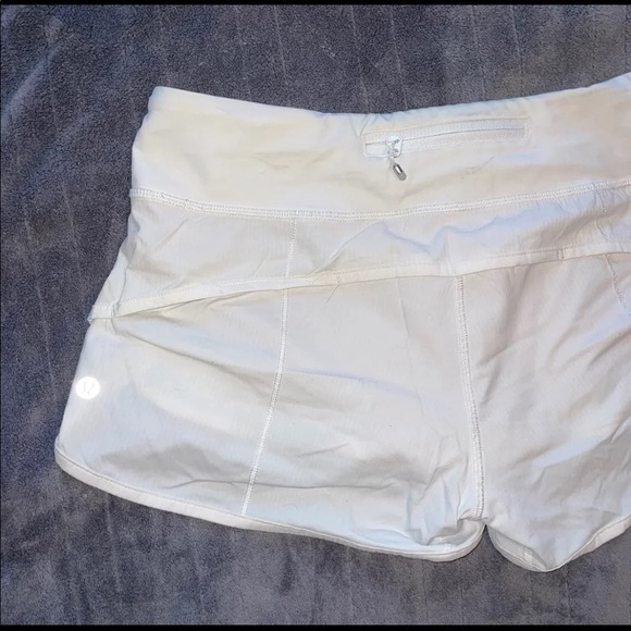 Lululemon shorts size 6 - Picture 2 of 4